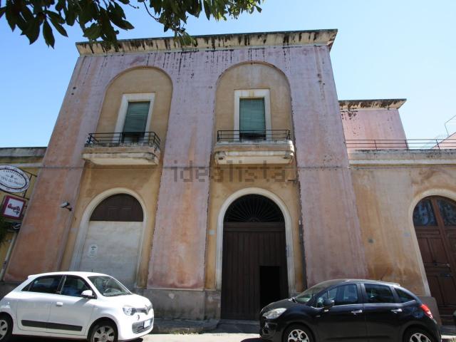 Locale Commerciale in affitto a Puglia, Lecce