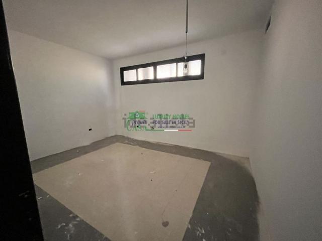 Locale Commerciale in affitto a Comiso, Sicilia
