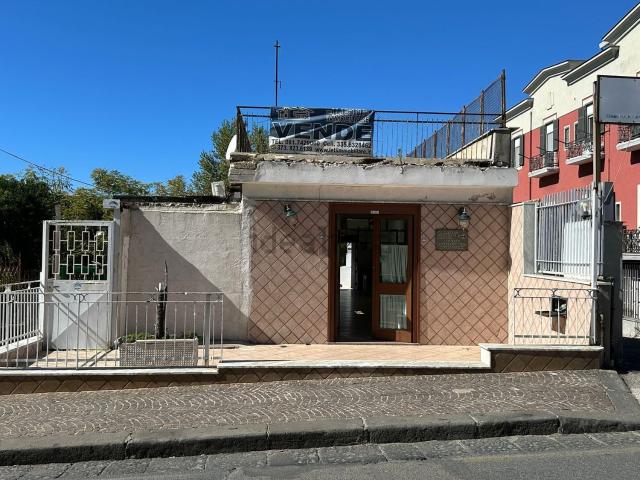 Locale Commerciale in affitto a Pisciarelli, Pozzuoli