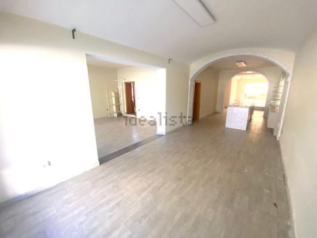 Locale Commerciale in affitto a Unione dei comuni Valle del Savio, Cesenà