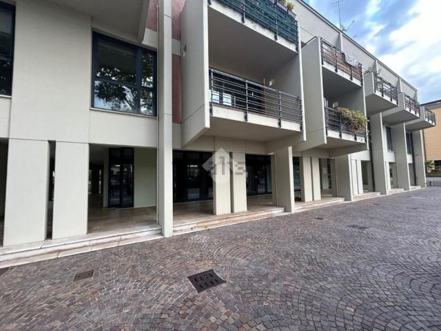 Locale Commerciale in affitto a San Zeno, Treviso
