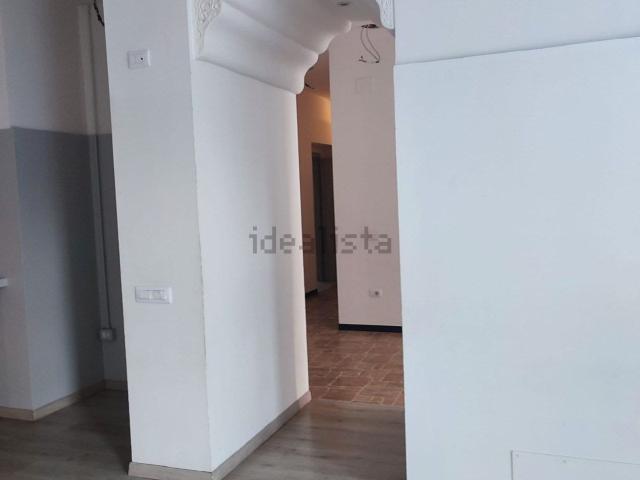 Locale Commerciale in affitto a Marche, Pesaro E Urbino
