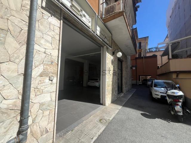 Locale Commerciale in affitto a Vicci, La Spezia