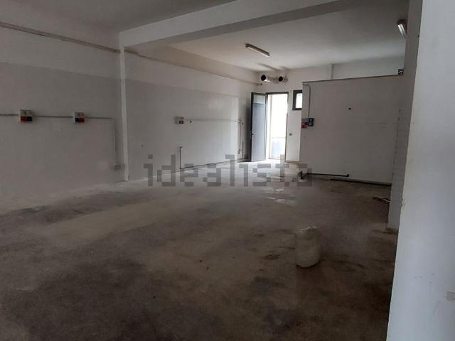 Locale Commerciale in affitto a Puglia, Lecce