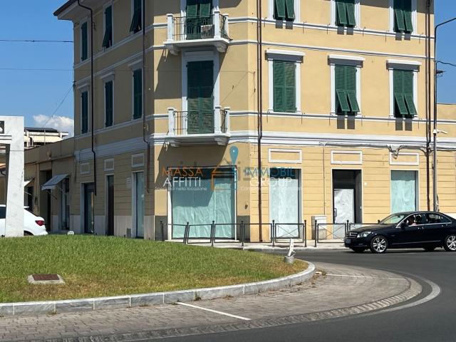 Locale Commerciale in affitto a La Prada, Carrara