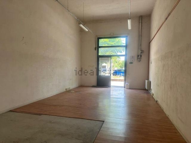 Locale Commerciale in affitto a Unione dei comuni della Bassa Romagna, Massa Lombarda