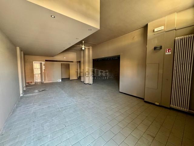 Locale Commerciale in affitto a Commenda, Rovigo