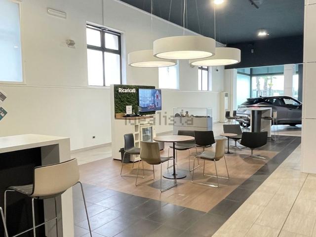 Locale Commerciale in affitto a Puglia, Lecce