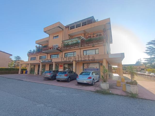 Locale Commerciale in affitto a Calabria, Catanzaro