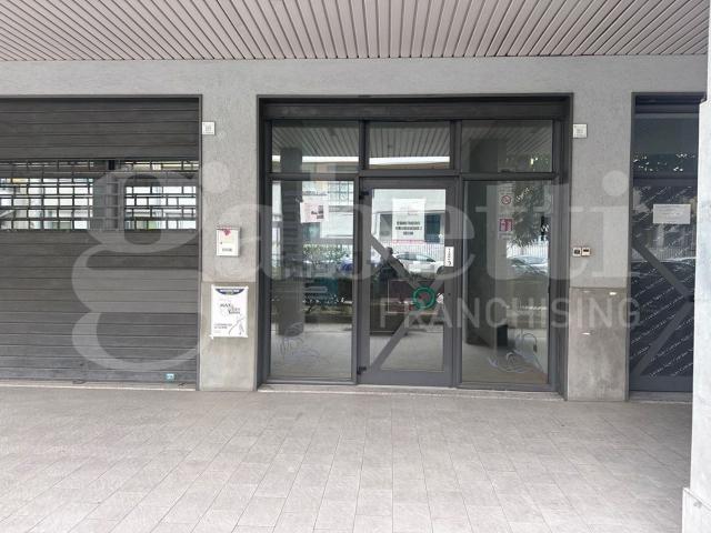 Locale Commerciale in affitto a Avellino, Campania