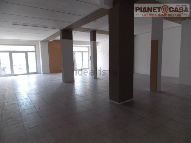 Locale Commerciale in affitto a Marche, Ascoli Piceno