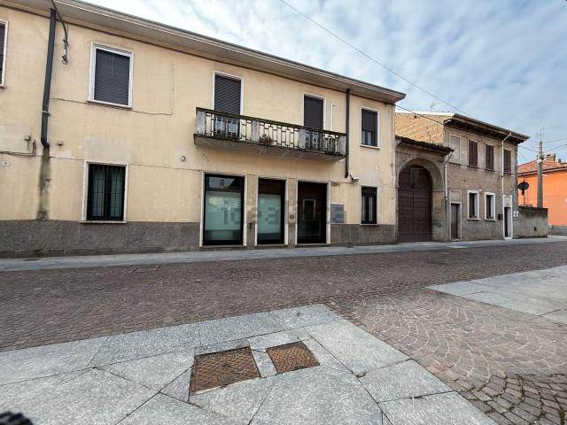 Locale Commerciale in affitto a Robecchetto, Robecchetto Con Induno