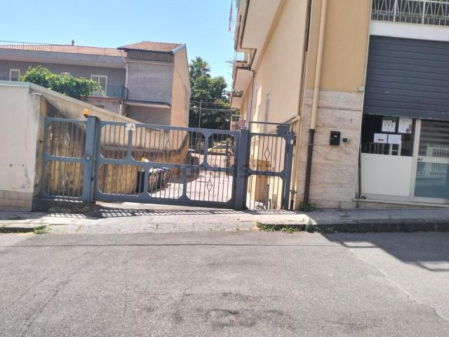 Locale Commerciale in affitto a Giarre, Sicilia