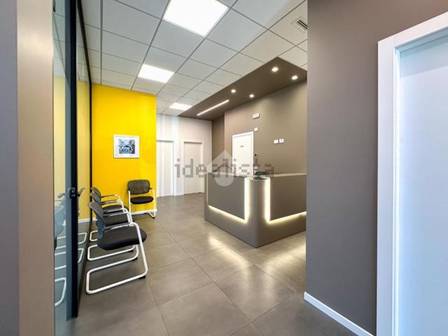 Locale Commerciale in affitto a Ovest, Brenzone