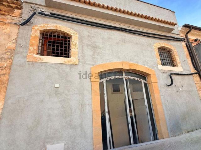 Locale Commerciale in affitto a Avola, Sicilia