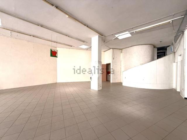 Locale Commerciale in affitto a Piemonte, Torino