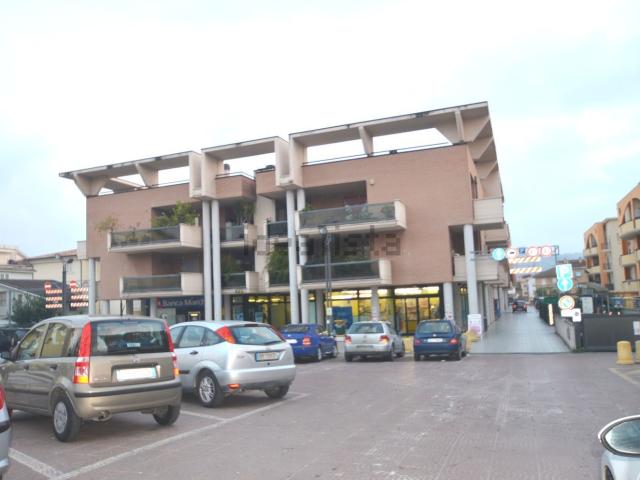 Locale Commerciale in affitto a Molino, Marche