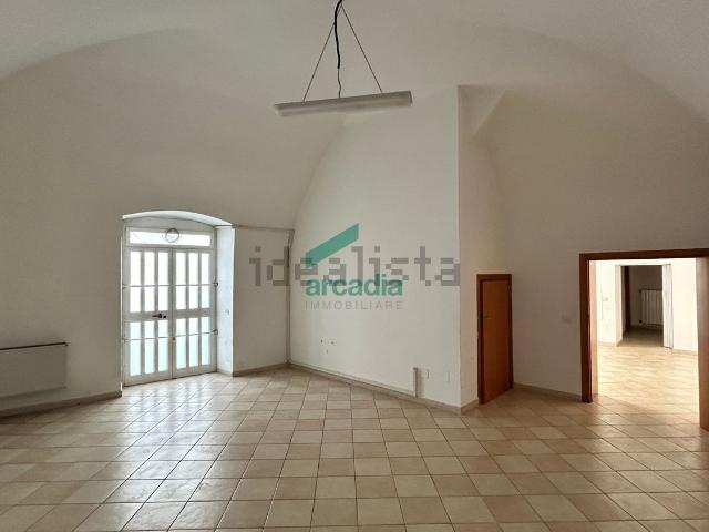 Locale Commerciale in affitto a Contrada Randa, Puglia
