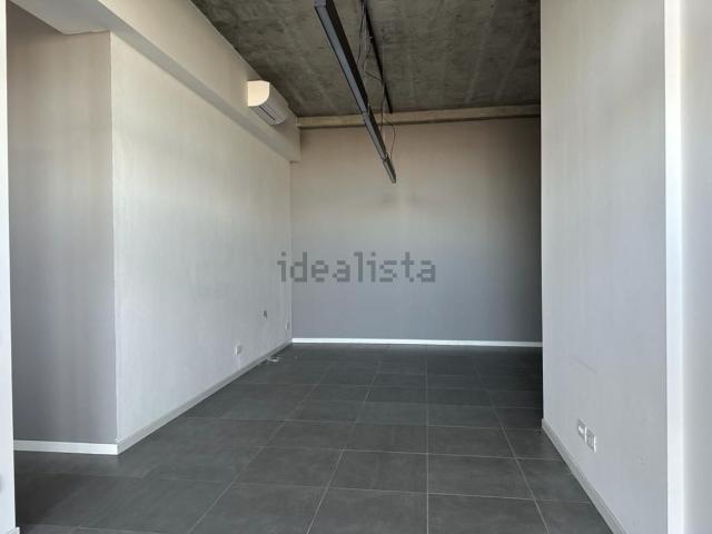 Locale Commerciale in affitto a Baragalla, Re