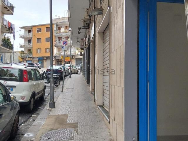 Locale Commerciale in affitto a Santa Croce, Campania