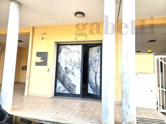 Locale Commerciale in affitto a Puglia, Lecce