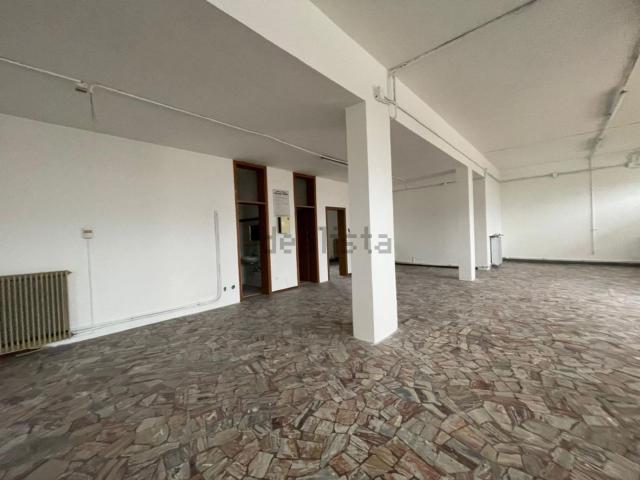 Locale Commerciale in affitto a Abano Terme Bagni, Veneto