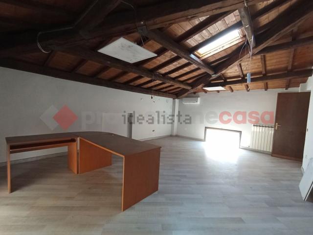Locale Commerciale in affitto a Spoleto, Umbria