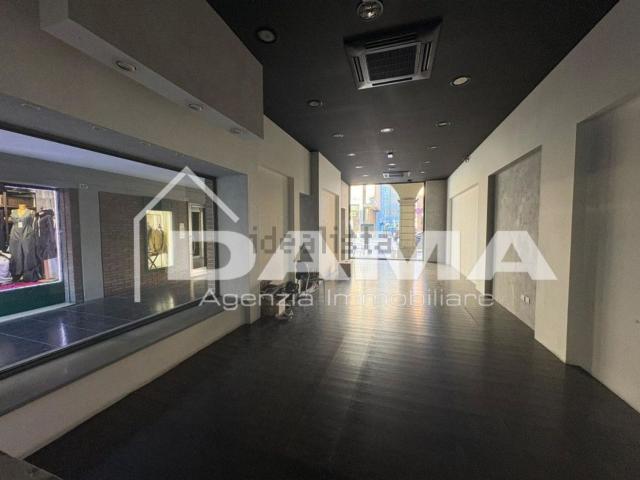 Locale Commerciale in affitto a Unione di Comuni della Romagna Forlivese, Quattro