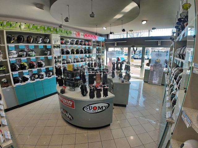 Locale Commerciale in affitto a Treviglio, Lombardia