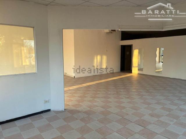 Locale Commerciale in affitto a Unione Comuni Modenesi Area Nord, Mirandola