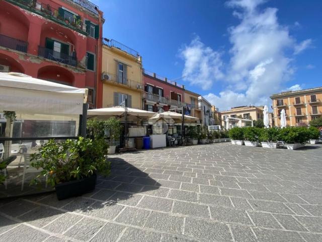 Locale Commerciale in affitto a Rione Ortodonico, Pozzuoli