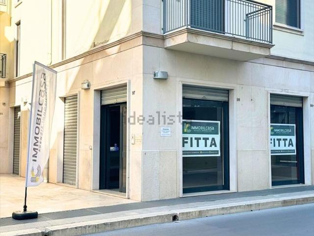 Locale Commerciale in affitto a Puglia, Bari
