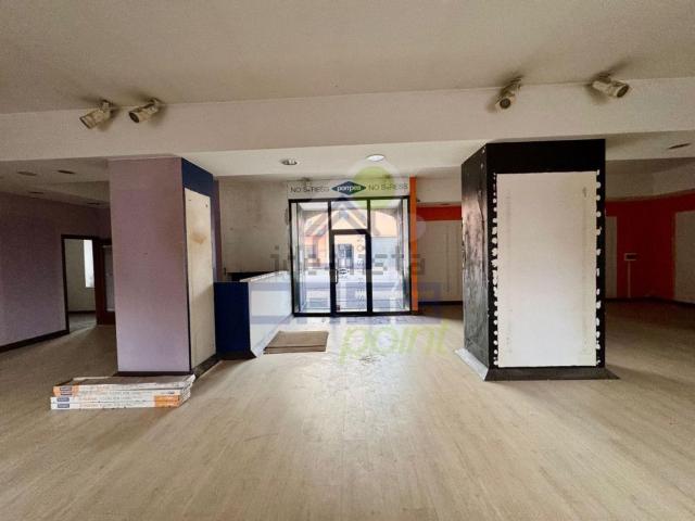 Locale Commerciale in affitto a Casalmaggiore, Lombardia