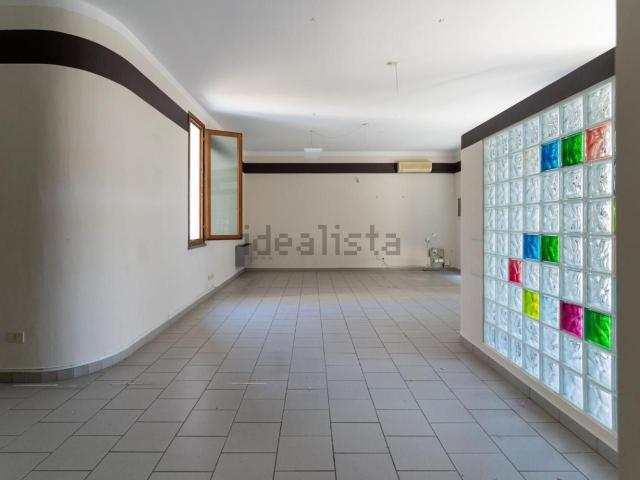 Locale Commerciale in affitto a Unione dei Comuni Circondario dell'Empolese Valdelsa, Empoli