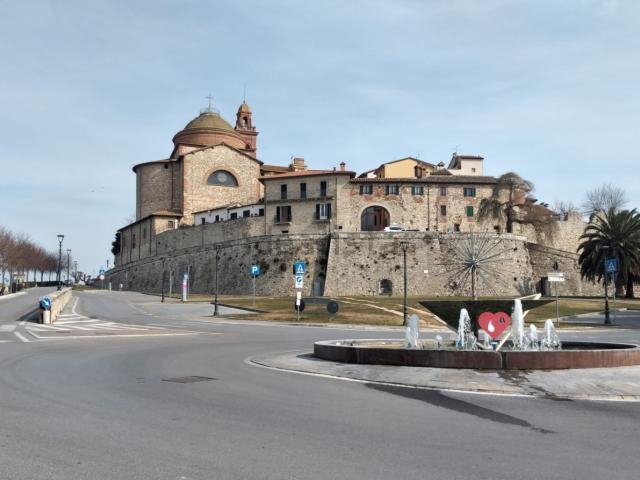 Locale Commerciale in affitto a Castiglione Del Lago, Perugia
