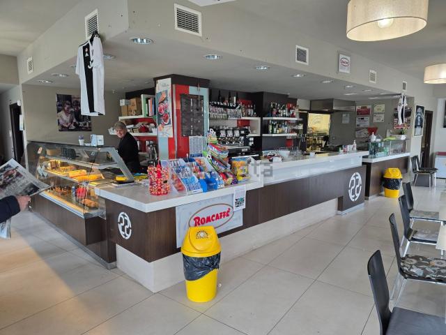 Locale Commerciale in affitto a Ponticelli, Deruta