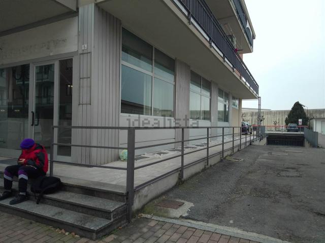 Locale Commerciale in affitto a Polle, Piemonte