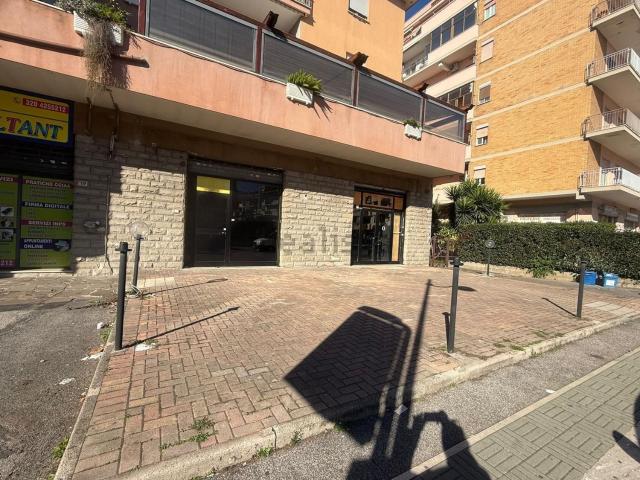 Locale Commerciale in affitto a Aprilia, Lazio