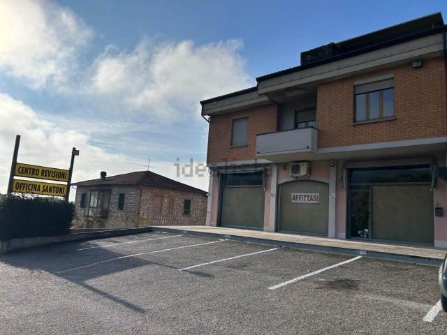 Locale Commerciale in affitto a Trevi, Umbria