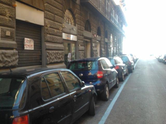 Locale Commerciale in affitto a Municipalità 1, Pizzofalcone