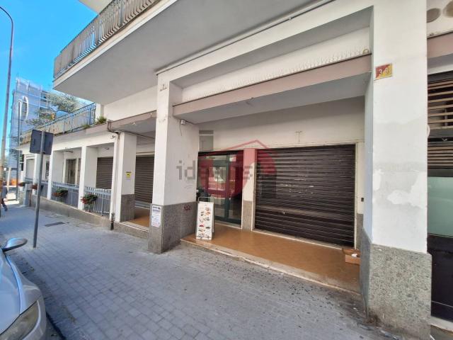 Locale Commerciale in affitto a Mellusi-Atlantici, Benevento