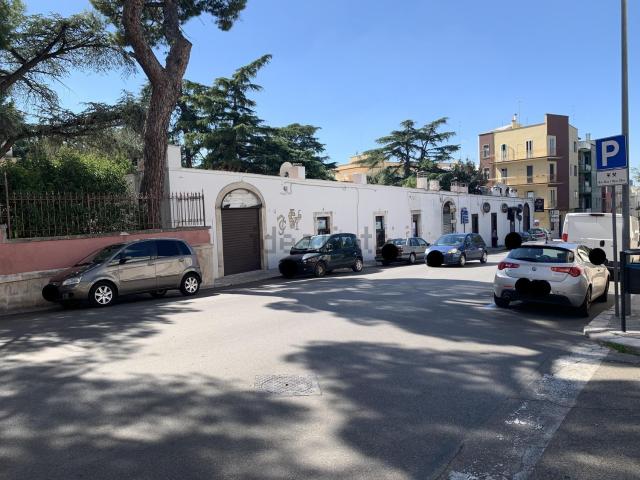 Locale Commerciale in affitto a Puglia, Bari