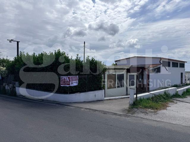 Locale Commerciale in affitto a Bacoli, Campania