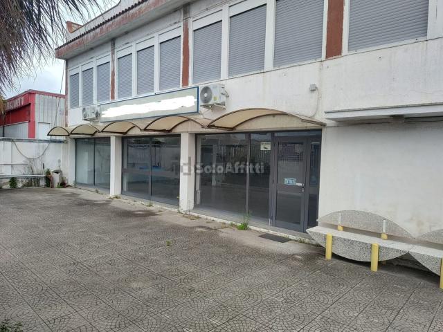 Locale Commerciale in affitto a Calabria, Reggio Calabria