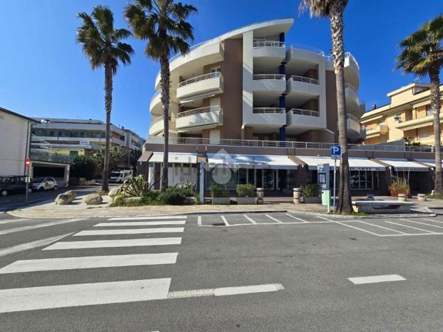 Locale Commerciale in affitto a Unione dei Comuni della Val Vibrata, Alba Adriatica
