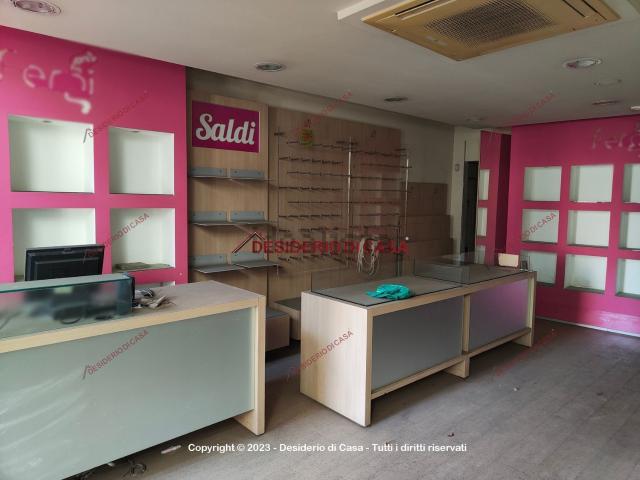 Locale Commerciale in affitto a I Circoscrizione, Palermo