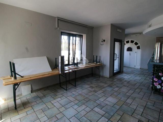 Locale Commerciale in affitto a Comezzano-Cizzago, Cizzago