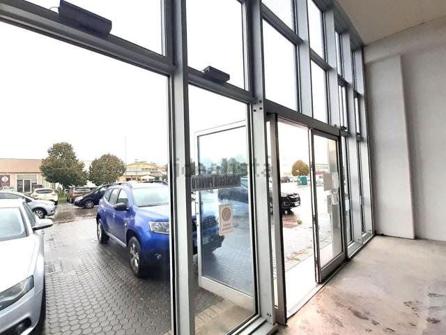 Locale Commerciale in affitto a Chiesino, Pontedera