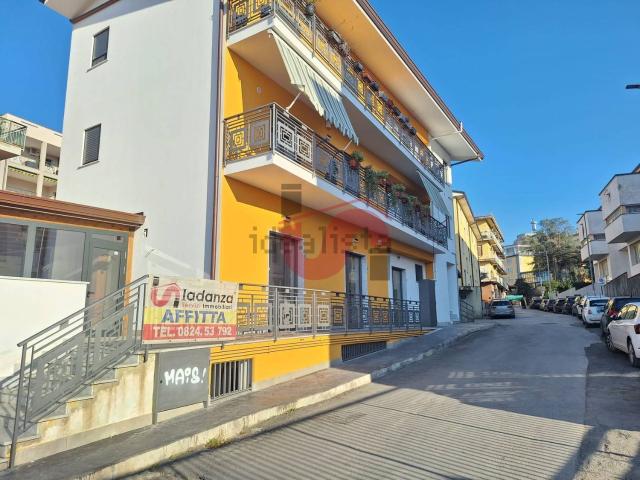 Locale Commerciale in affitto a Benevento, Campania