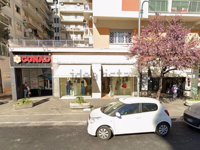 Locale Commerciale in affitto a Municipio Roma VII, Roma Capitale